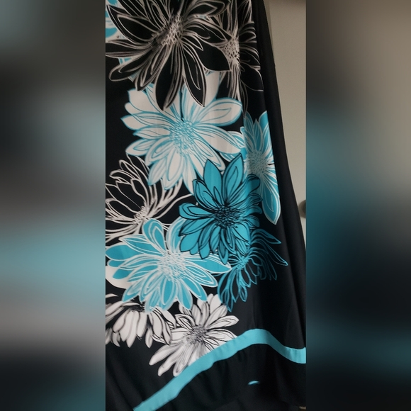 Avenue Black Keyhole Dress with Turquoise and White Flowers 26/28 - Picture 2 of 5